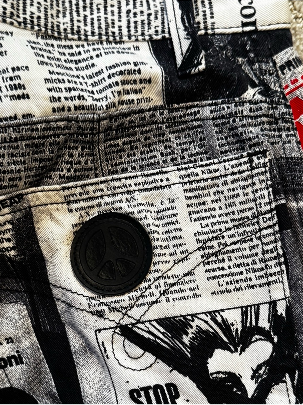 RARE! Vintage Moschino Black and White Newspaper Print Jeans. - Picture 3 of 5